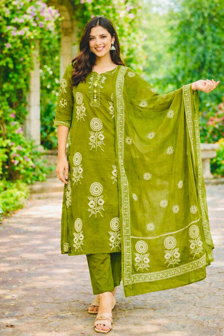 Spice Wardrobe Elegant Lush Green Printed Cotton Suit